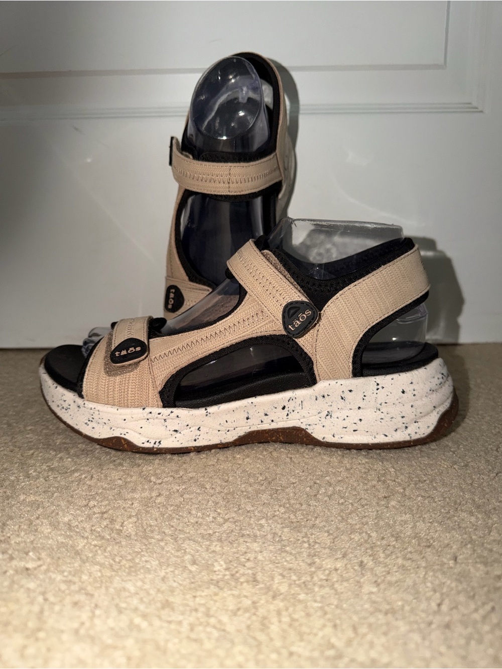 Taos Women’s Size 8 Sport Sandals Beige Black Adjustable Straps Comfort Shoes
